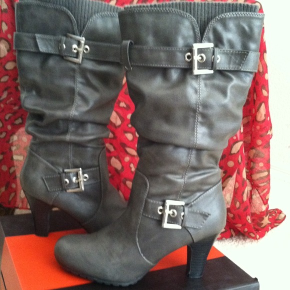 Sold in Bundle♥️🔴💢Guess mid Calf Grey Boots❤