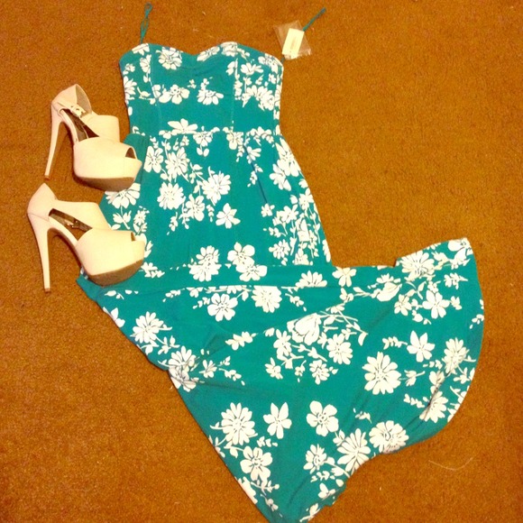 Beautiful maxi dress !!