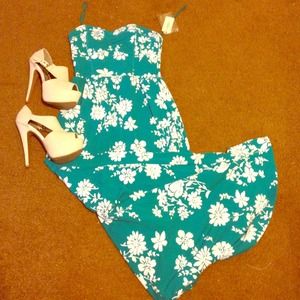 Beautiful maxi dress !!