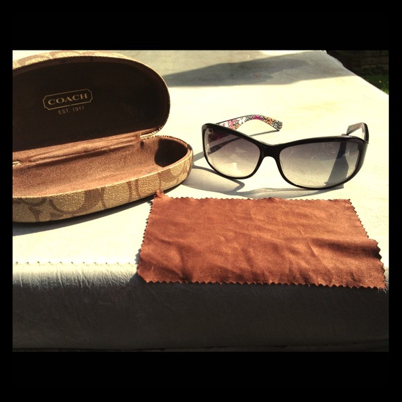 SOLD!! Authentic coach sunglasses! 😎