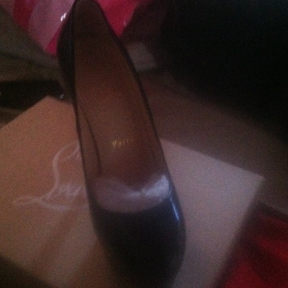 Christian louboutin stilletos - Picture 2 of 4