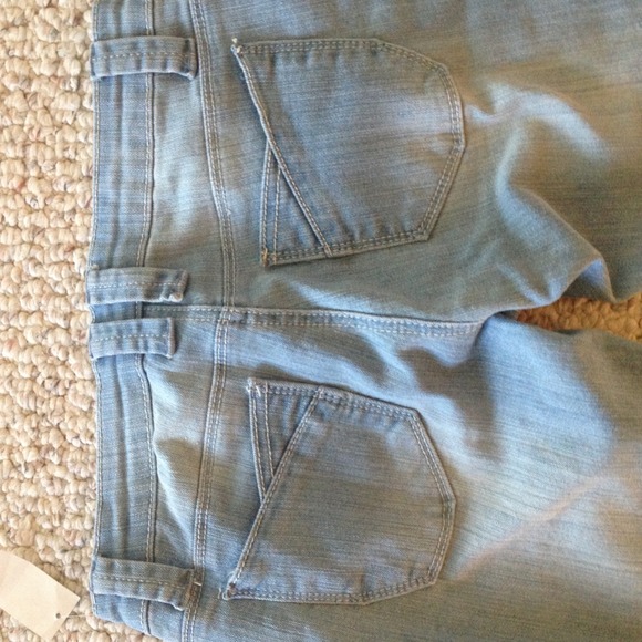 Light wash skinny jeans - Picture 2 of 3