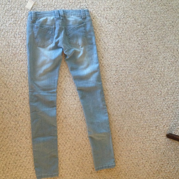 Light wash skinny jeans - Picture 3 of 3