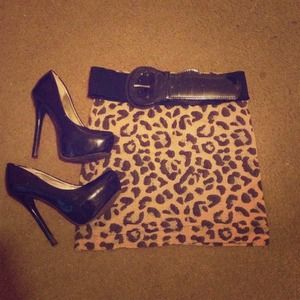 Cheetah print skirt! It's stretchy! 👏