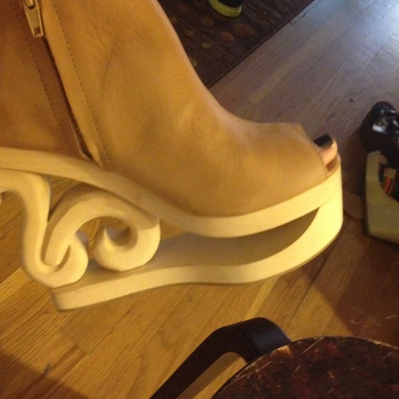 Jeffery Campbell - Picture 2 of 4