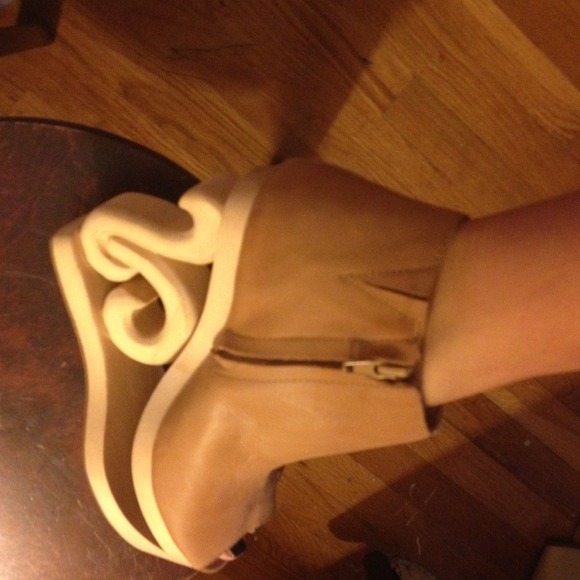 Jeffery Campbell - Picture 4 of 4