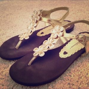 🍬REDUCED🍭Beverly Feldman Gold sandal