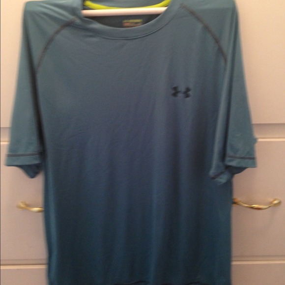 ☀Sold!!! Under armour heat gear loose fit SZ XL!