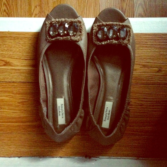 Vera Wang flats size 9