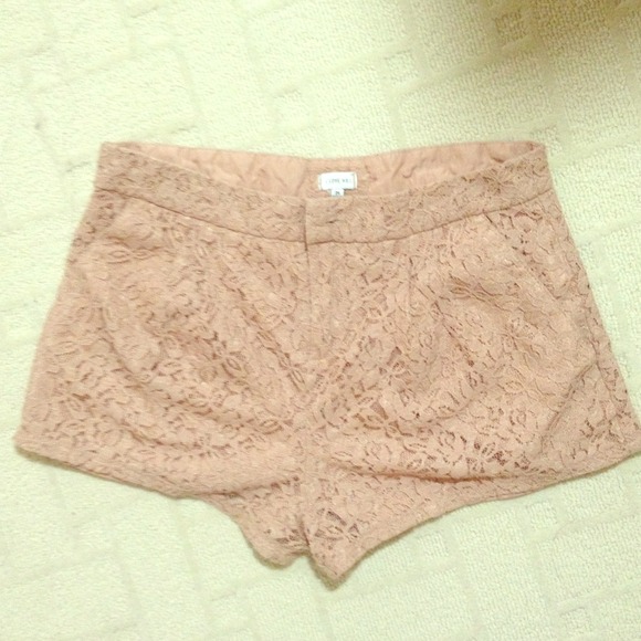 🙅Sold👉Forever 21 lace short