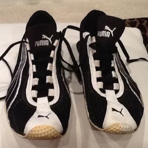 Puma light weight walking shoes