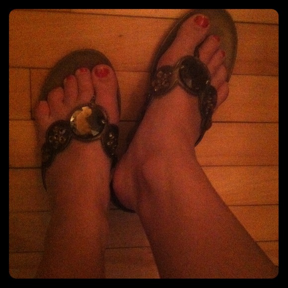 Size 6W bronze jeweled sandal