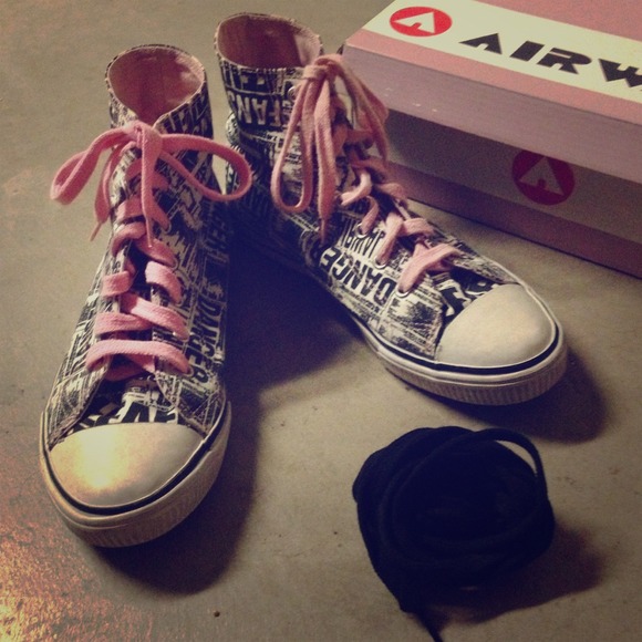 💥REDUCED PRICE Air walk Punk Sneakers