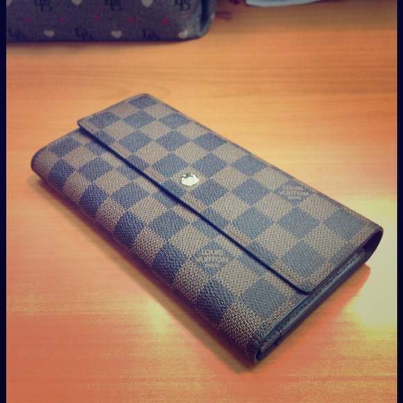 SOLD**Louis Vuitton trifold wallet.