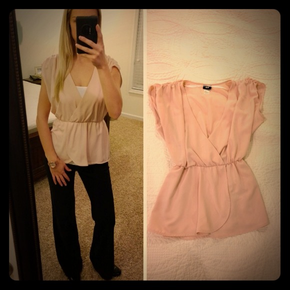 ❌SOLD IN BUNDLE❌Peach H&M satin wrap top