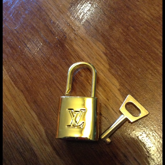 LV Lock & Key 🔒🔑🔓
