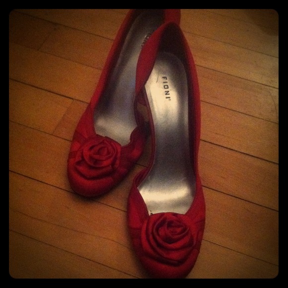 Adorable red heel with flower toe accent :)