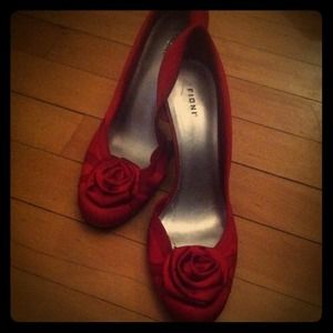 Adorable red heel with flower toe accent :)