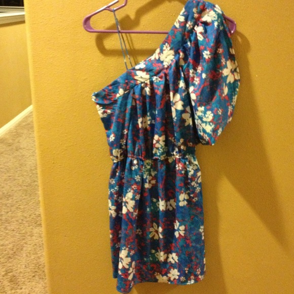 Does not fit, never worn.