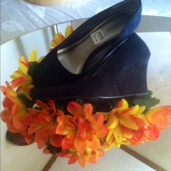 🚨ON SALE 🎉Host Pick 🎉 - Picture 3 of 3