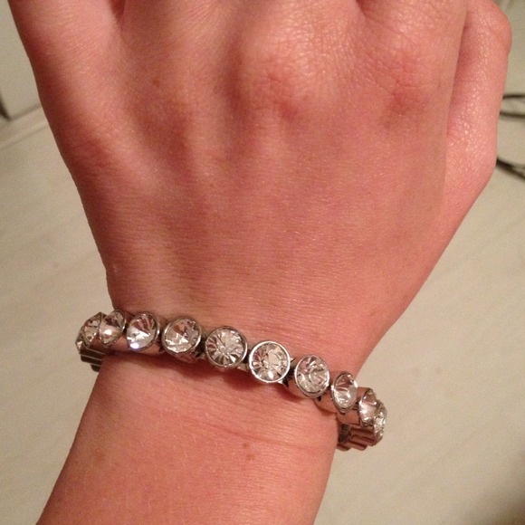 Costume jewelry bracelet - Picture 2 of 3