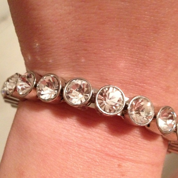 Costume jewelry bracelet - Picture 3 of 3