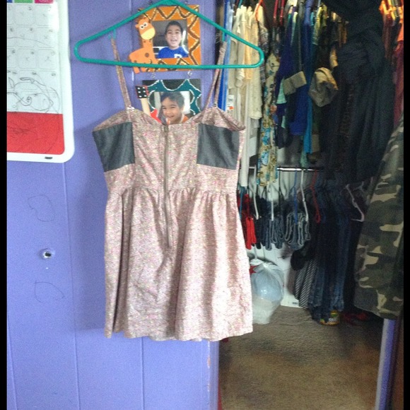 🚫SOLD🚫Floral bustier dress & shorts - Picture 2 of 3