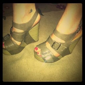 🔥REDUCED even more!! Cute Comfortable Wedges