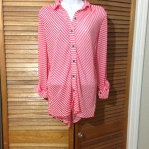🔴Sold in bundle🔴🌺NWT, chevron  sheer top