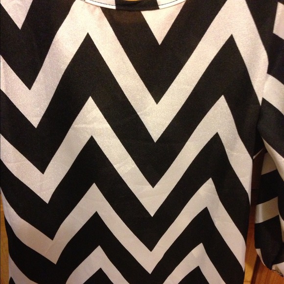 🚫Sold🚫Black and White Chevron Dress NWOT - Picture 2 of 4