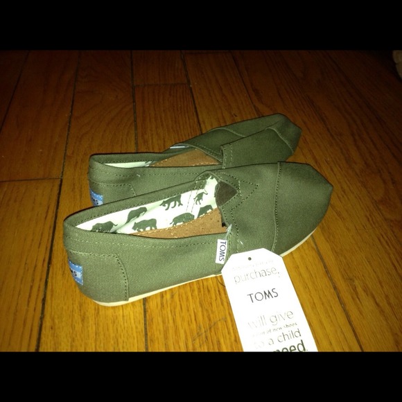 TOMS Shoes - *ON HOLD FOR kia* Brand new real TOMS Olive green