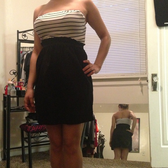 Girls dress - Picture 1 of 2