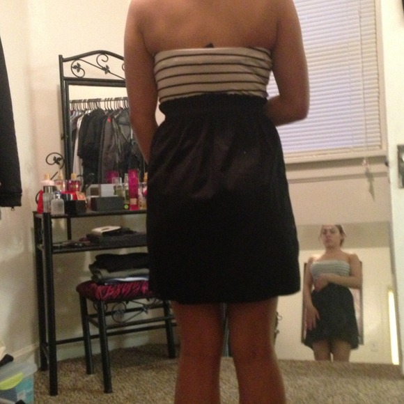 Girls dress - Picture 2 of 2