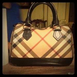Pre-used authentic burberry bag !