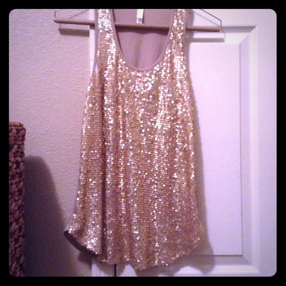 Sequined tank ❤SOLD❤