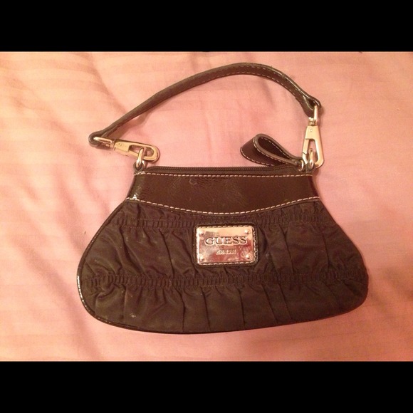 🌷Authentic GUESS Wristlet or Change Purse🌷