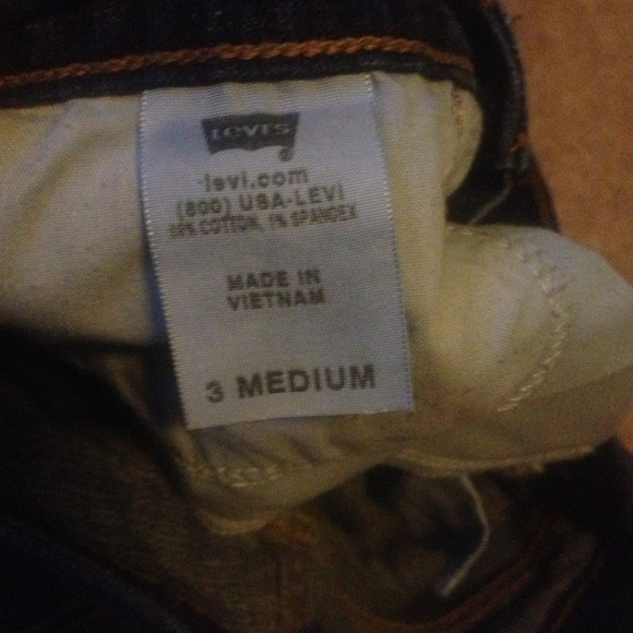524 Levi's - Picture 2 of 3