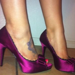 Alfani heels in berry