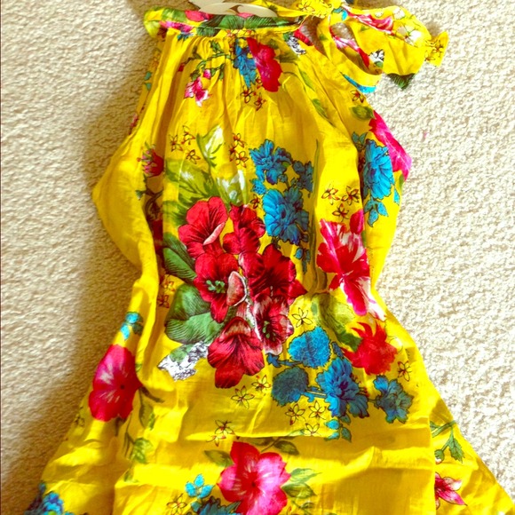 Yellow Floral Print Sleeveless Turtleneck Blouse
