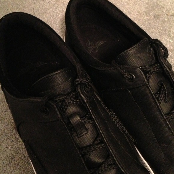 🔴SOLD!🔴Creative Recs - Black w/ white bottoms - Picture 2 of 3