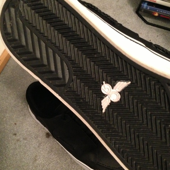 🔴SOLD!🔴Creative Recs - Black w/ white bottoms - Picture 3 of 3