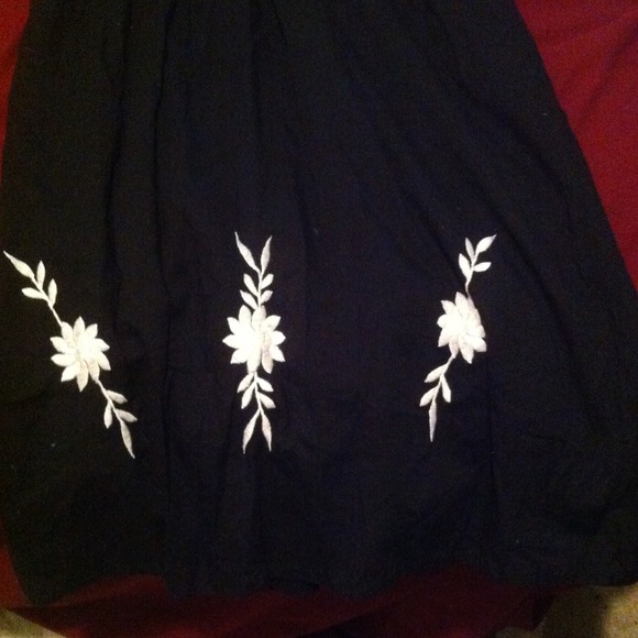 Black dress with white design - Picture 3 of 3