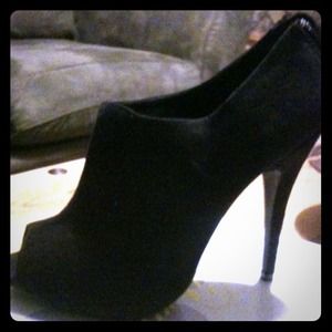 Peep toe booties!!
