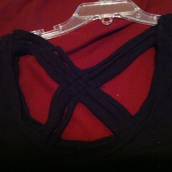 Black top with cute back - Picture 2 of 3