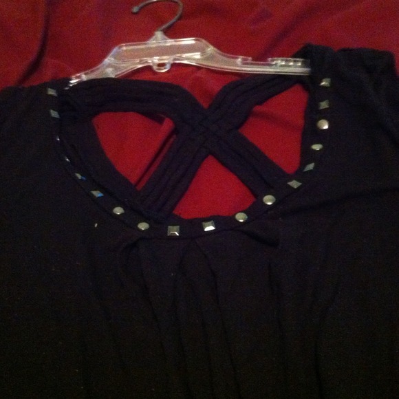 Black top with cute back - Picture 3 of 3