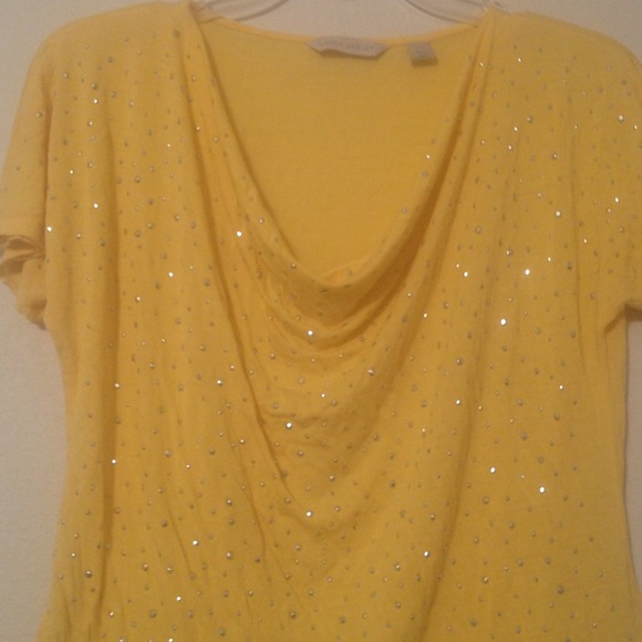 Beautiful Yellow studded top size Medium - Picture 4 of 4