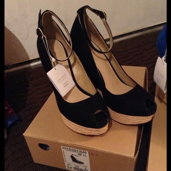 Zara black open toe wedges