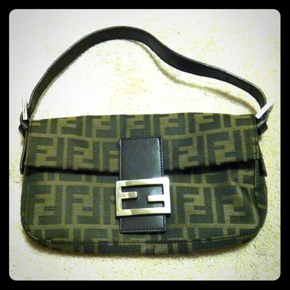 Fendi shoulder small classy bag