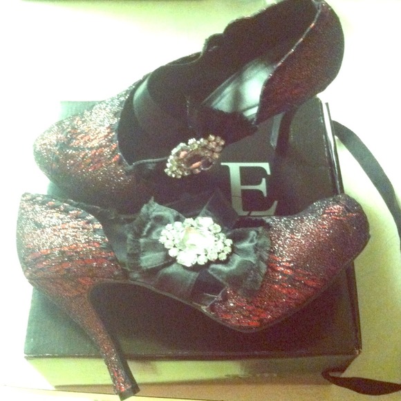 BKE sole red/blk heels w/oval bling size10 - Picture 1 of 1