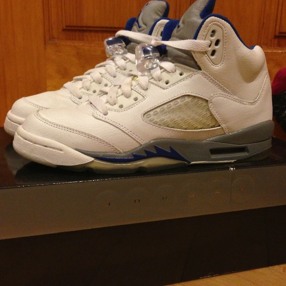 Jordan Retro 5 stealths sz. 5 (GS)